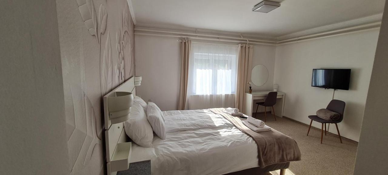 Lugas Apartman Miskolctapolca 2 Haloszoba Dezsa Es Jakuzzi Koezel A Barlangfuerdohoez Buitenkant foto