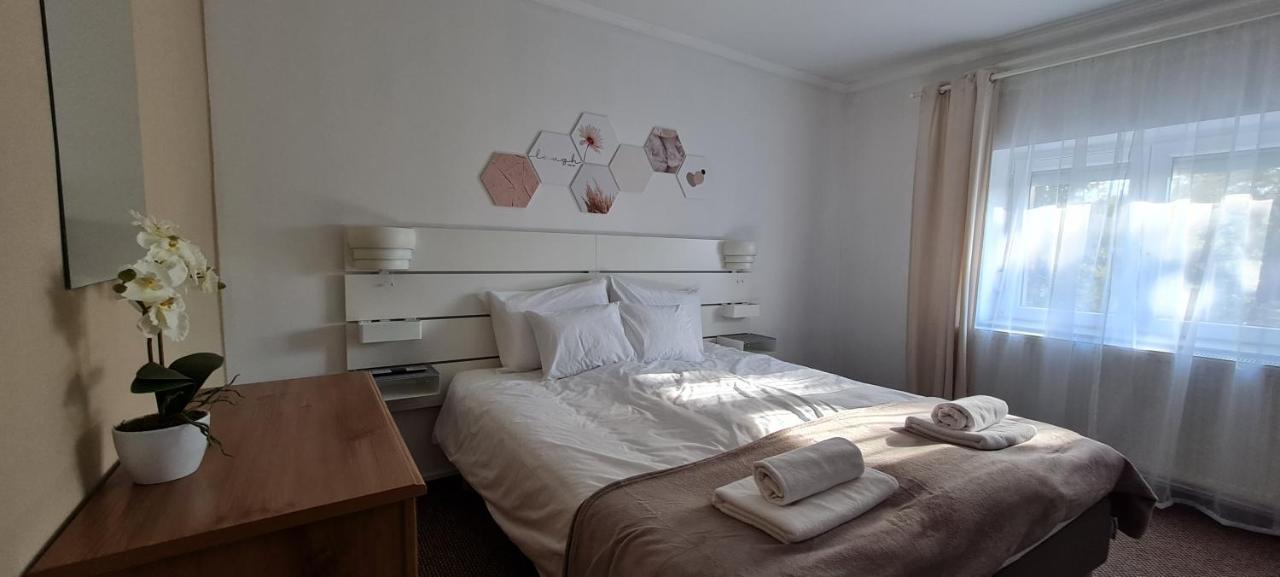 Lugas Apartman Miskolctapolca 2 Haloszoba Dezsa Es Jakuzzi Koezel A Barlangfuerdohoez Buitenkant foto