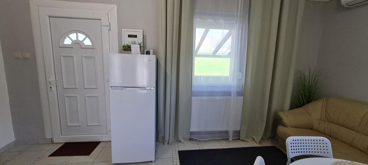 Lugas Apartman Miskolctapolca 2 Haloszoba Dezsa Es Jakuzzi Koezel A Barlangfuerdohoez Buitenkant foto
