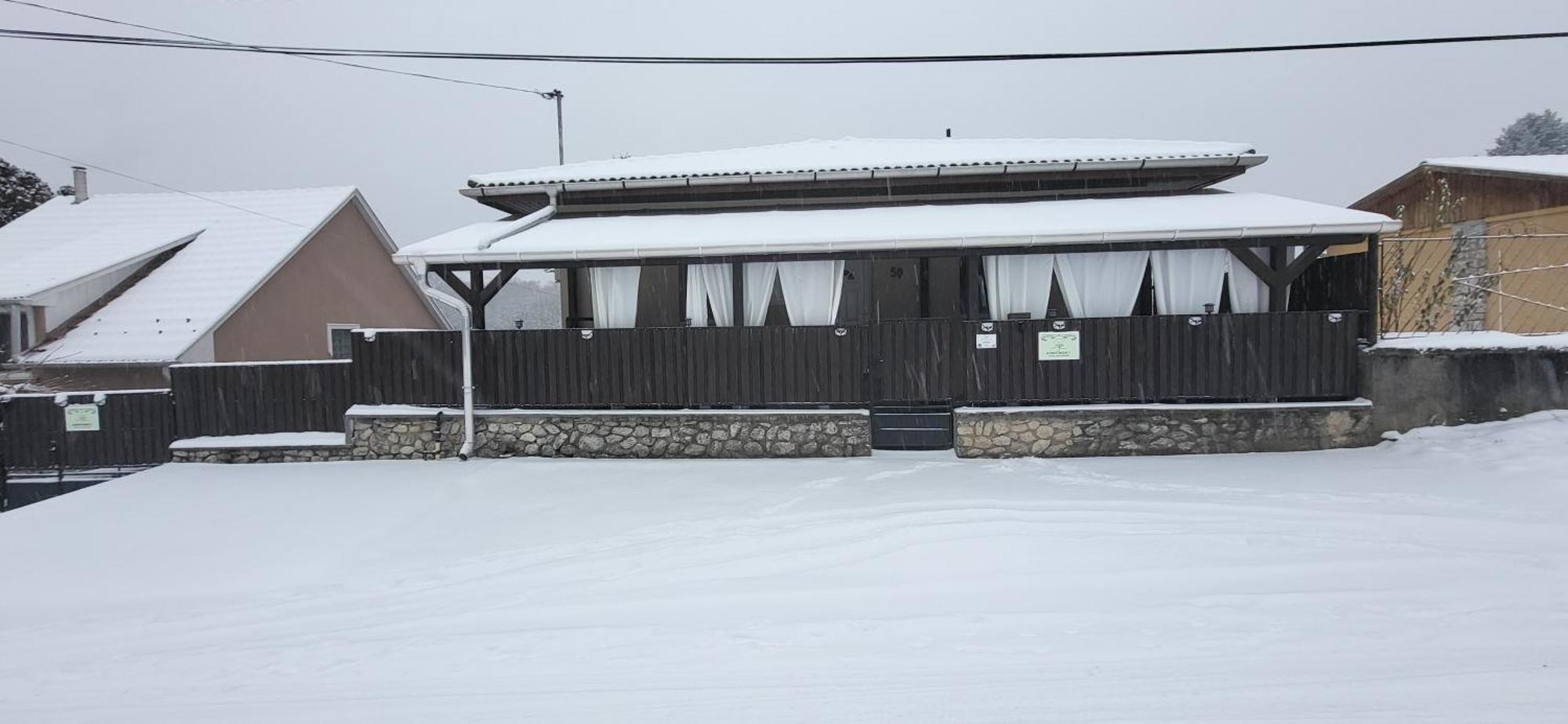 Lugas Apartman Miskolctapolca 2 Haloszoba Dezsa Es Jakuzzi Koezel A Barlangfuerdohoez Buitenkant foto