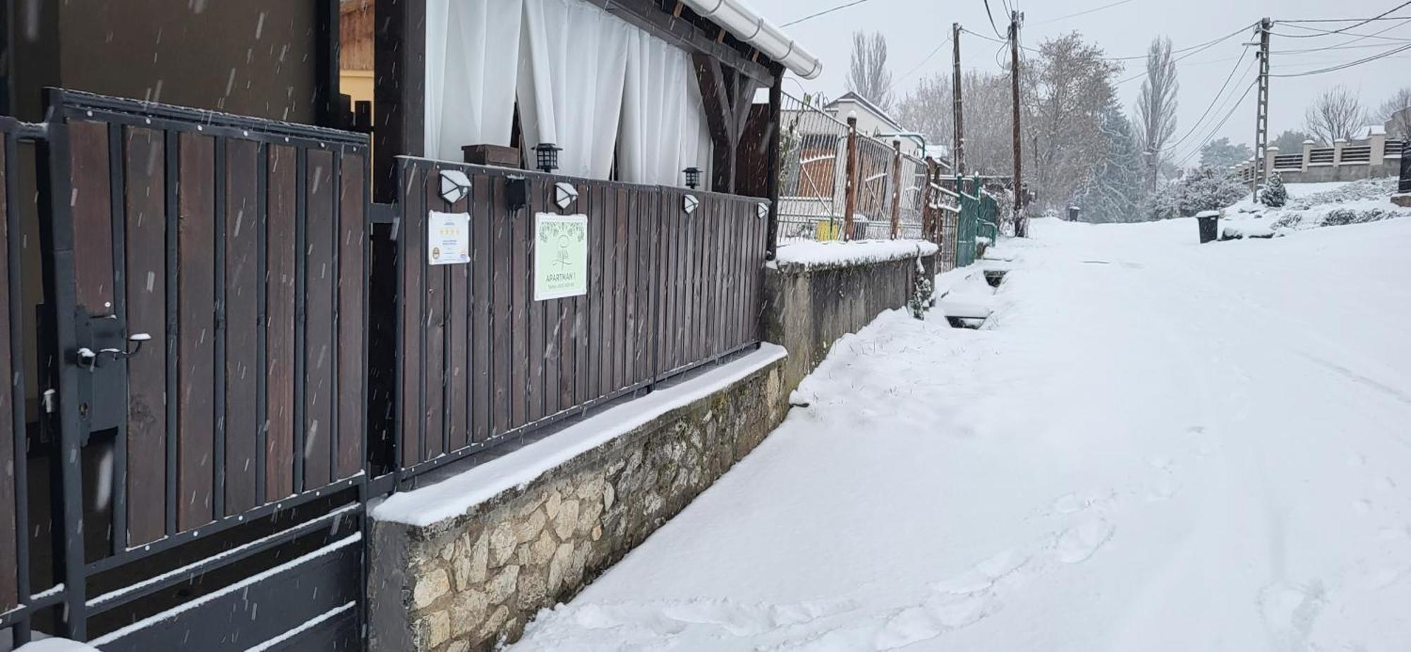 Lugas Apartman Miskolctapolca 2 Haloszoba Dezsa Es Jakuzzi Koezel A Barlangfuerdohoez Buitenkant foto