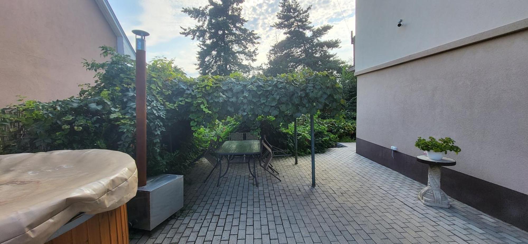 Lugas Apartman Miskolctapolca 2 Haloszoba Dezsa Es Jakuzzi Koezel A Barlangfuerdohoez Buitenkant foto