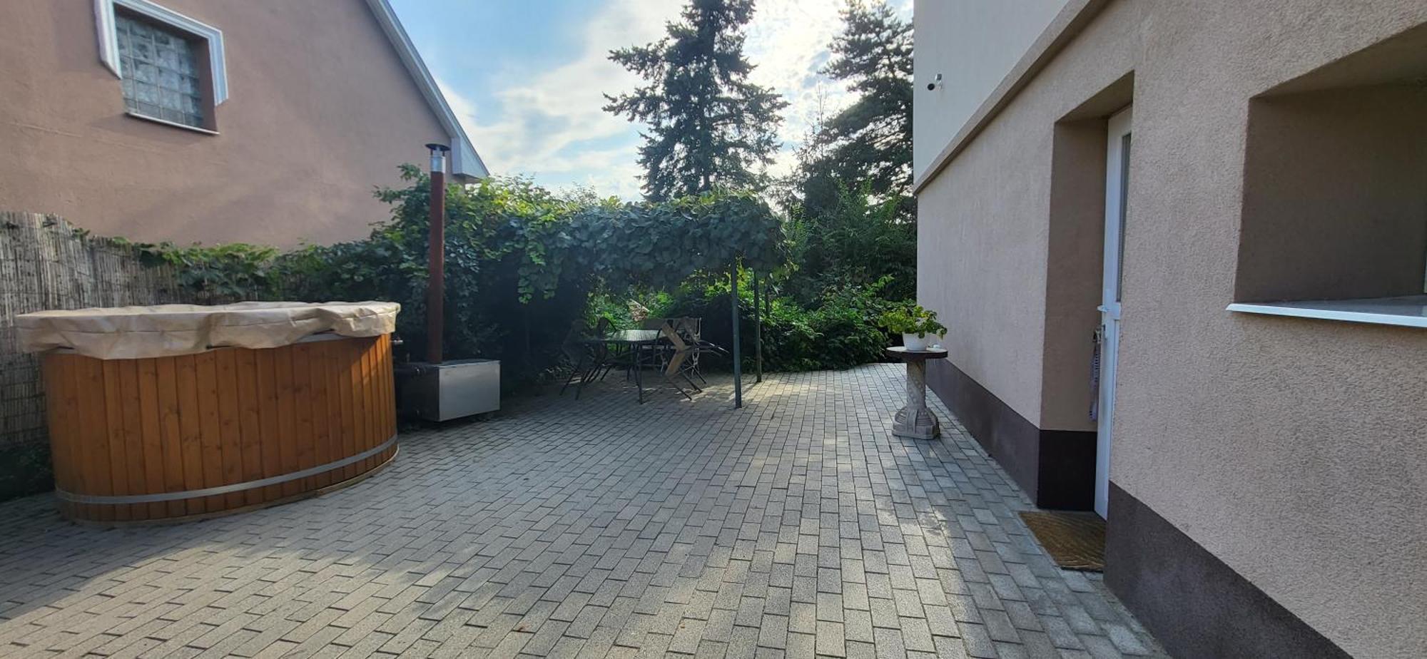 Lugas Apartman Miskolctapolca 2 Haloszoba Dezsa Es Jakuzzi Koezel A Barlangfuerdohoez Buitenkant foto